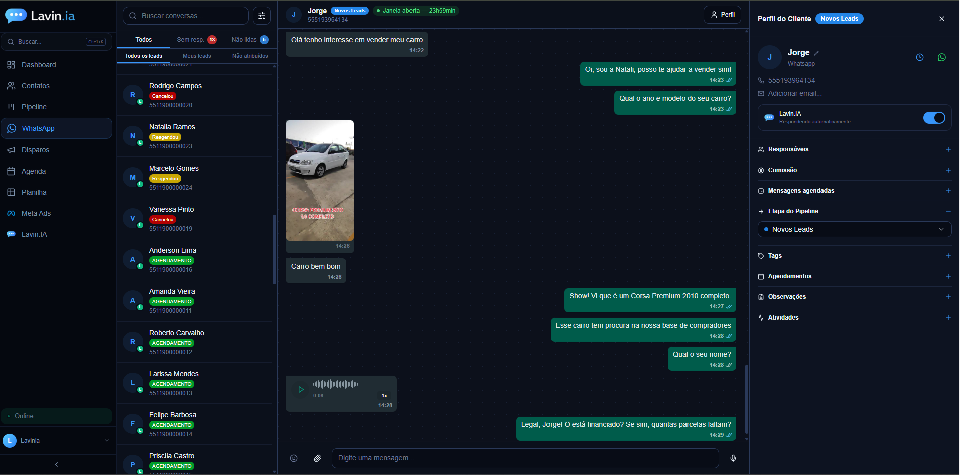Conversa no WhatsApp com perfil do cliente integrado no CRM